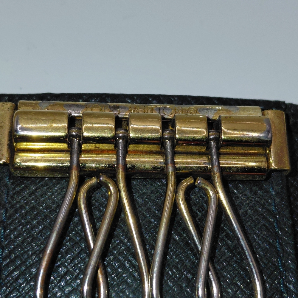 Louis Vuitton 4 Key Holder Green Taiga Leather!  Excellent Condition! - Picture 6 of 7